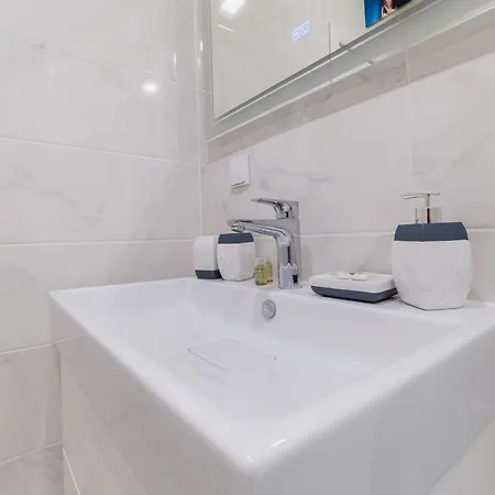 דירה Gorgeous 2-bedroom *